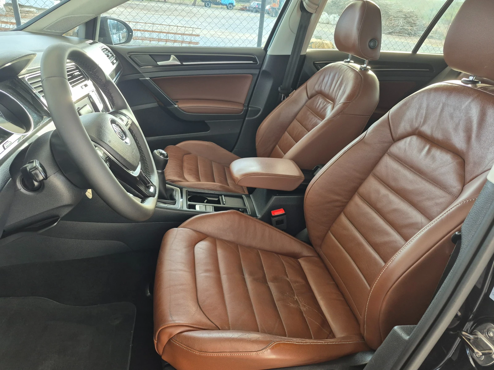 VW Golf 1.6  TDI, снимка 11 - Автомобили и джипове - 53892237