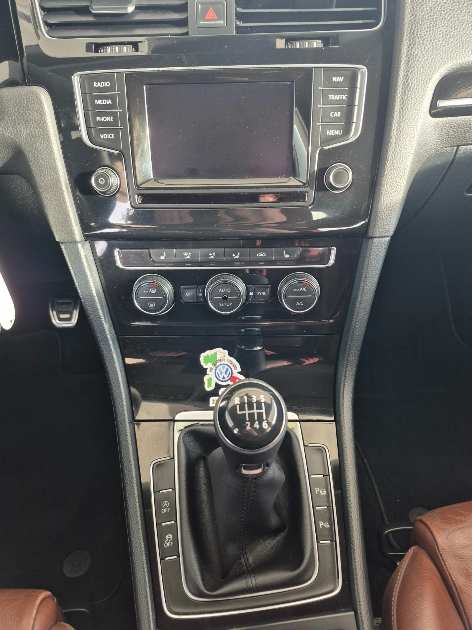 VW Golf 1.6  TDI, снимка 13 - Автомобили и джипове - 53892237