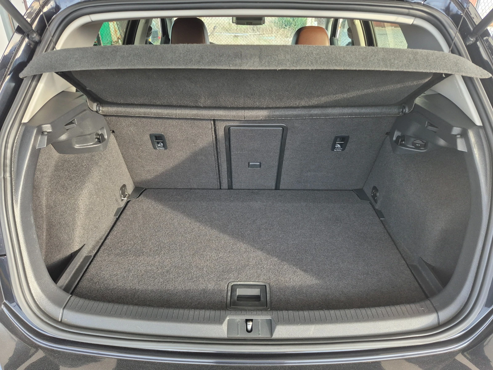 VW Golf 1.6  TDI, снимка 16 - Автомобили и джипове - 53892237