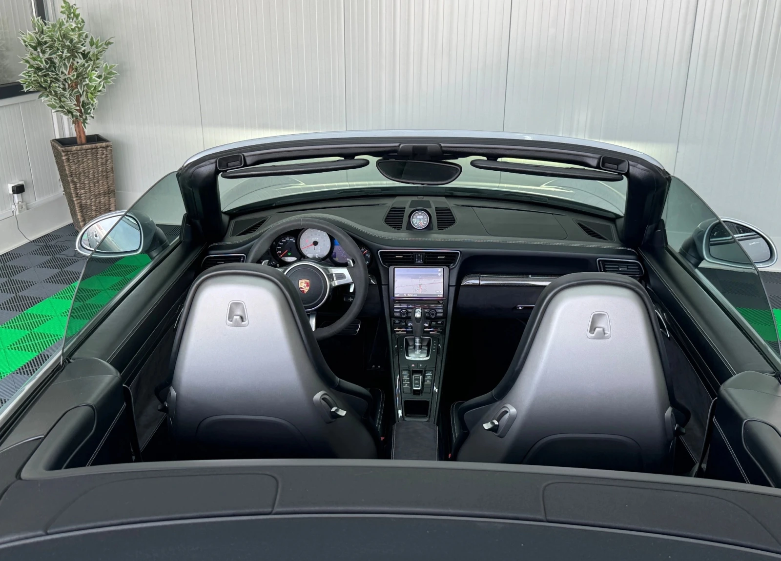 Porsche 911 Carrera 4 GTS Cabrio, снимка 10 - Автомобили и джипове - 54330198