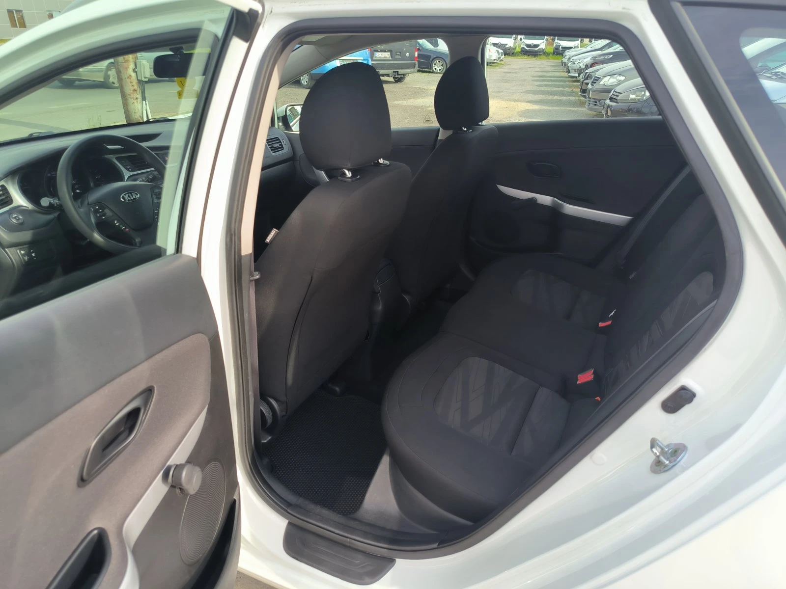 Kia Ceed 1.6d-6sk-Euro-6B, снимка 16 - Автомобили и джипове - 54424377