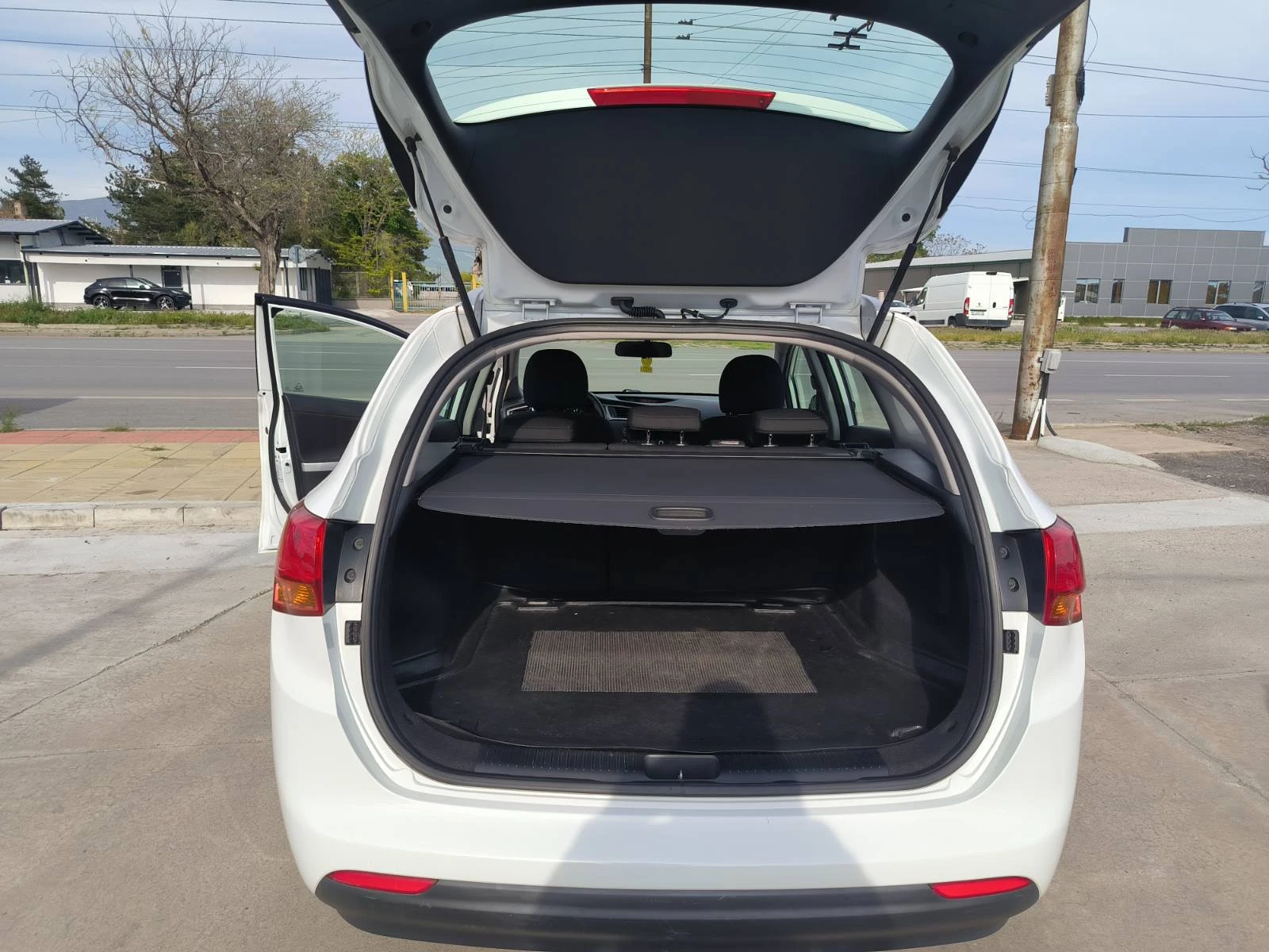 Kia Ceed 1.6d-6sk-Euro-6B, снимка 11 - Автомобили и джипове - 54424377