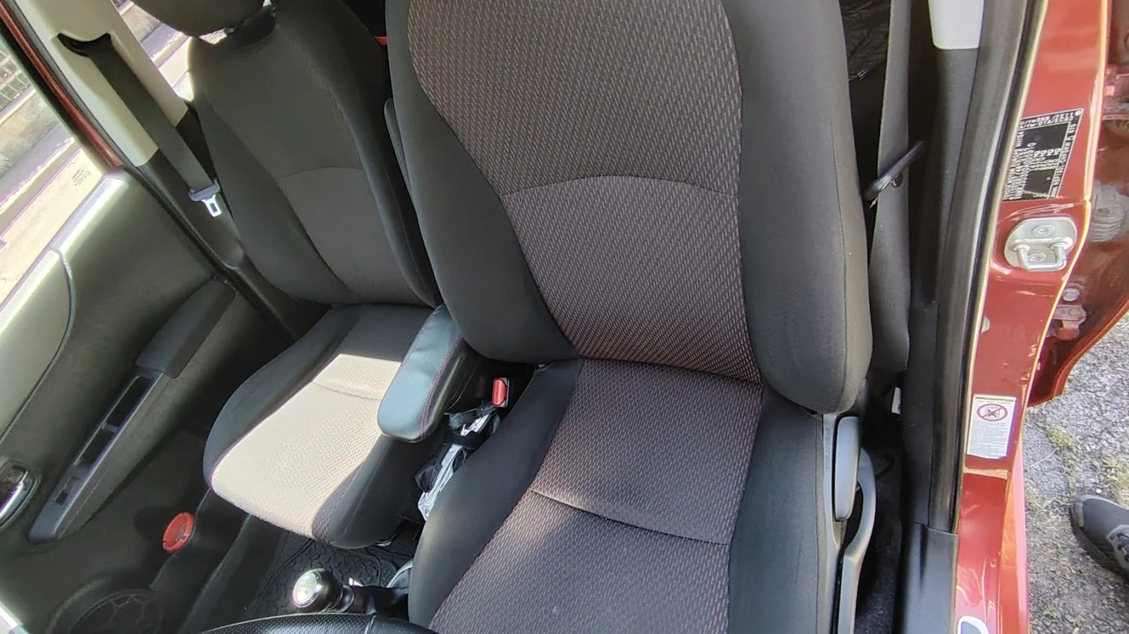 Toyota Yaris, снимка 7 - Автомобили и джипове - 54903131