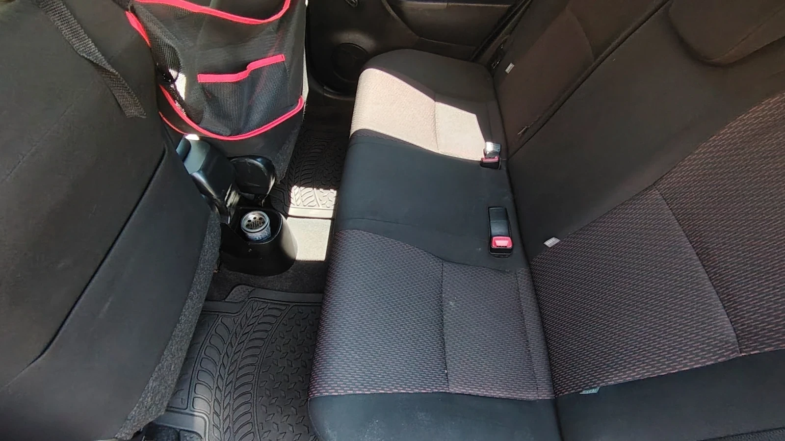 Toyota Yaris, снимка 8 - Автомобили и джипове - 54903131