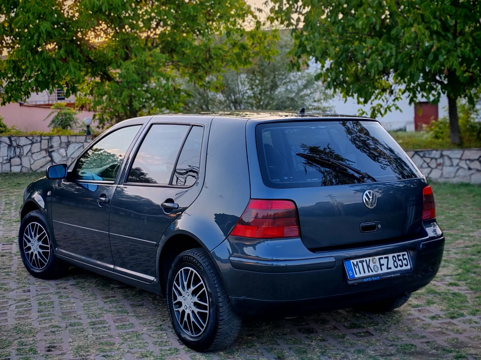 VW Golf 1.4I 16V(75)* FACELIFT* КЛИМАТРОНИК* НОВ ВНОС* , снимка 4 - Автомобили и джипове - 55667363