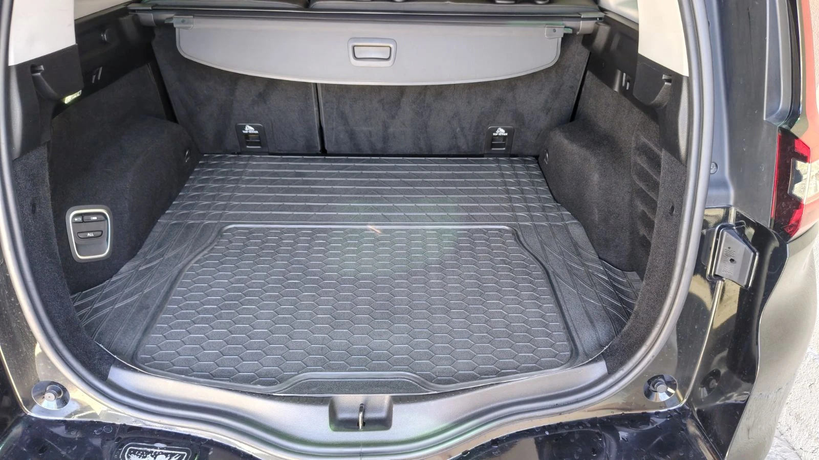 Renault Scenic 1, 6 dCi 130k.s., снимка 6 - Автомобили и джипове - 56117302