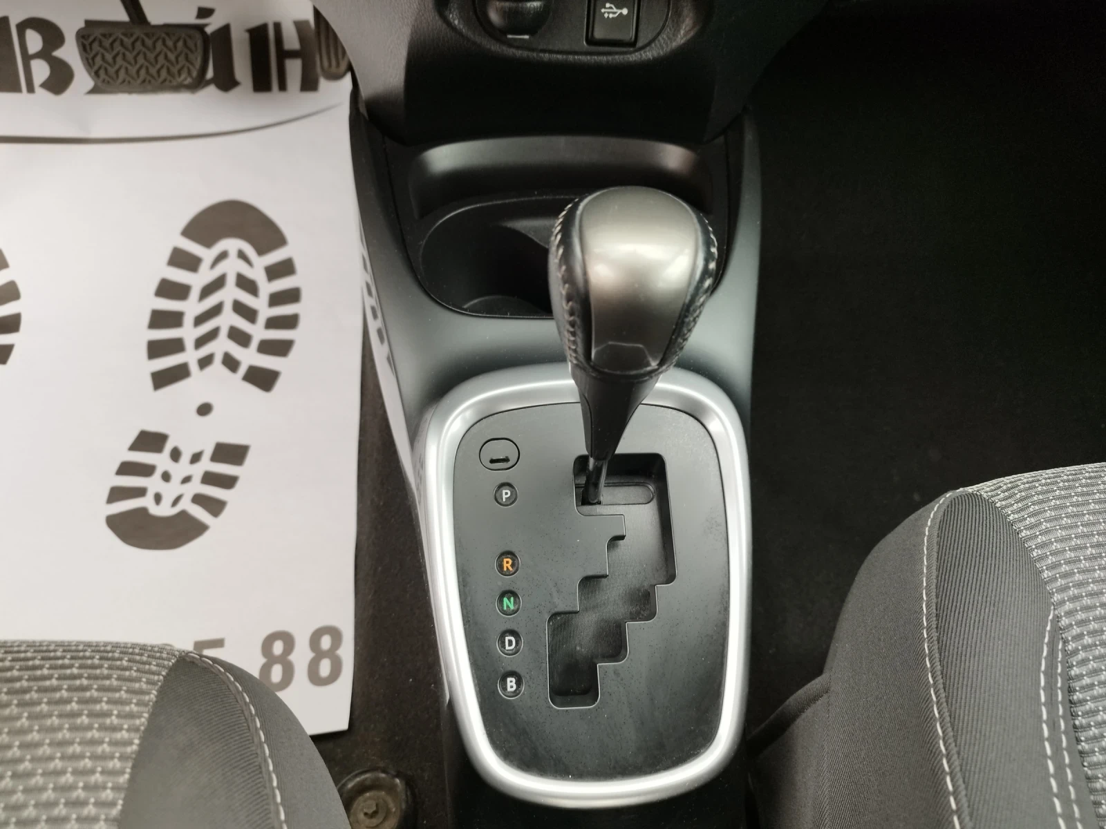 Toyota Yaris 1.5 Hibrid, 151223 км. Камера, снимка 14 - Автомобили и джипове - 56167016