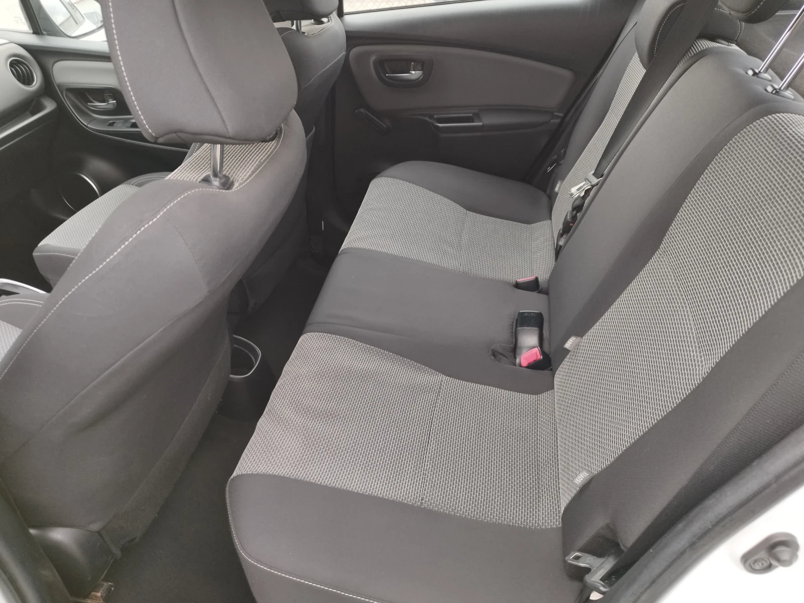 Toyota Yaris 1.5 Hibrid, 151223 км. Камера, снимка 7 - Автомобили и джипове - 56167016