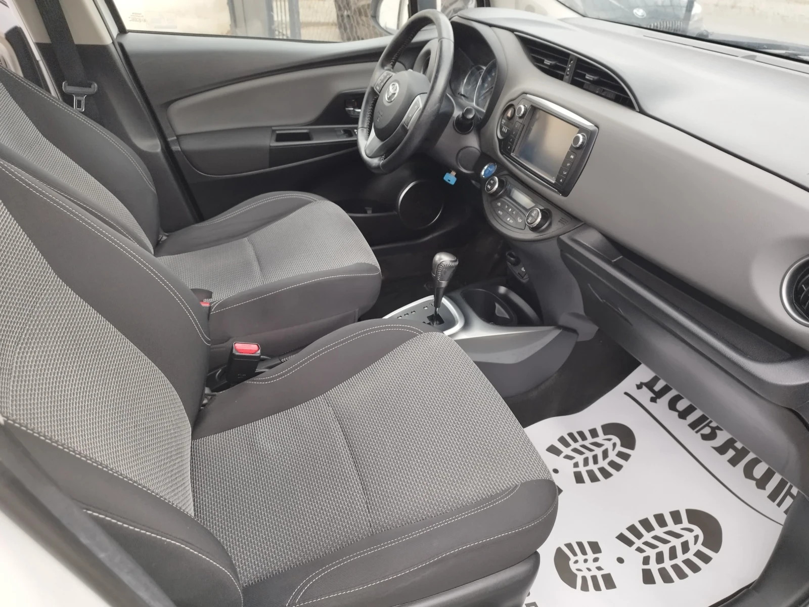 Toyota Yaris 1.5 Hibrid, 151223 км. Камера, снимка 10 - Автомобили и джипове - 56167016