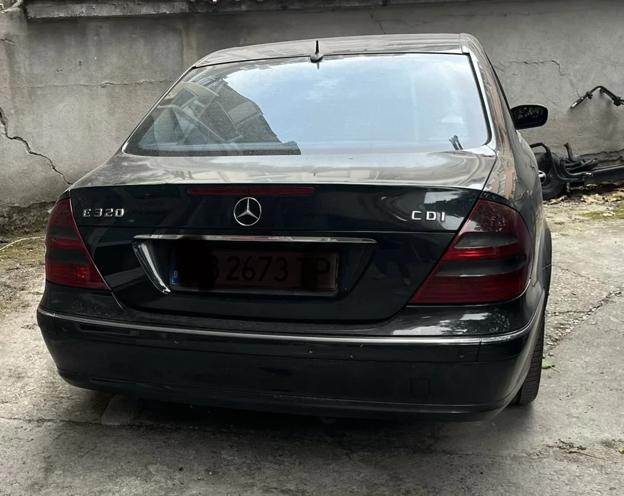 Mercedes-Benz E 320 AVANGARD реални километри, снимка 4 - Автомобили и джипове - 56226519