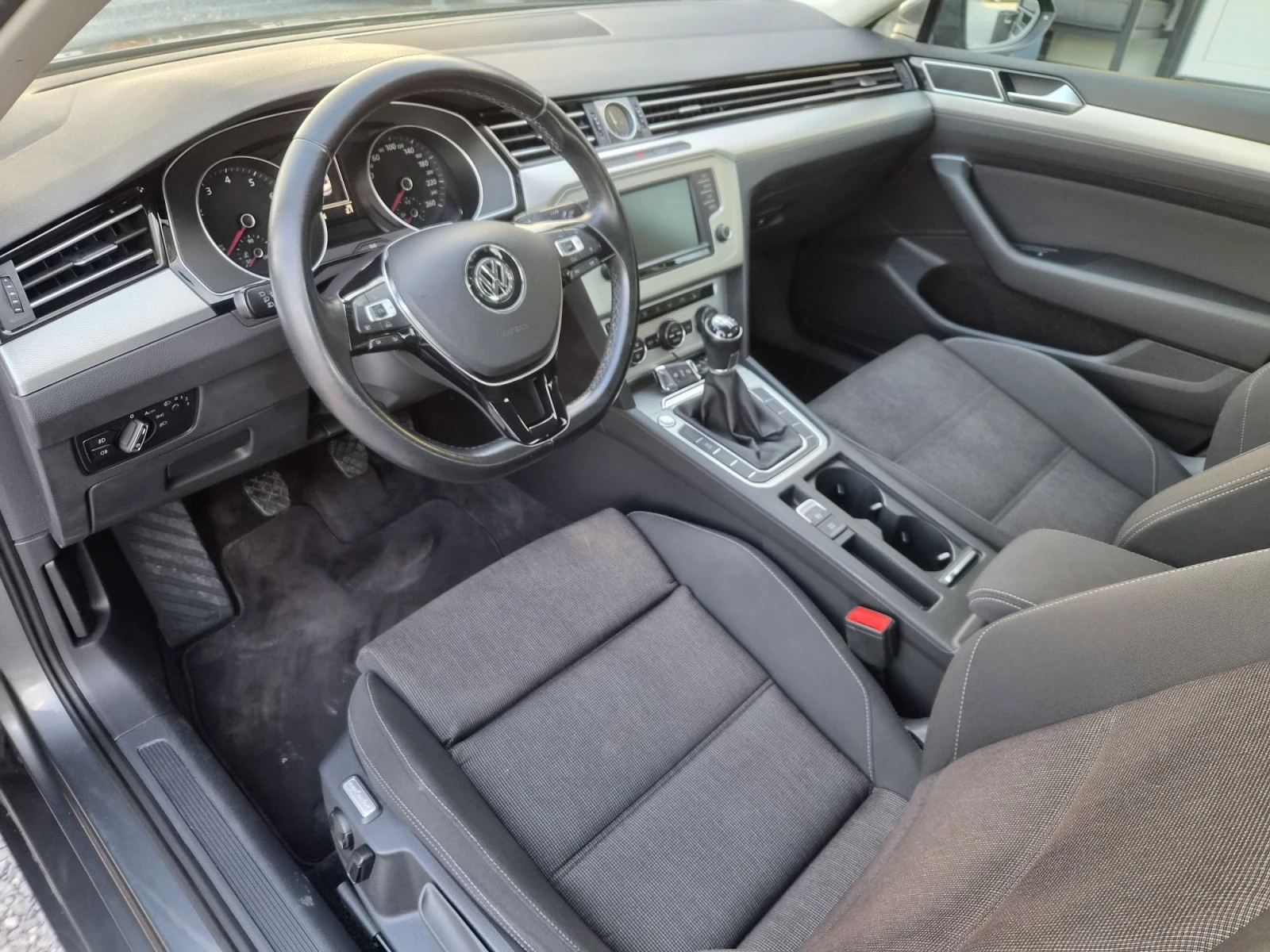 VW Passat 1.5TSI KLIMA EURO6, снимка 7 - Автомобили и джипове - 56230209