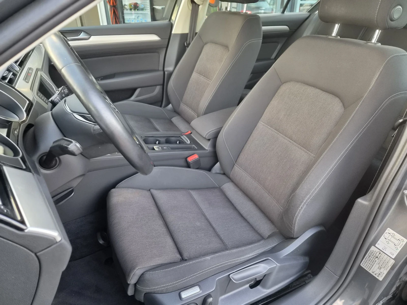 VW Passat 1.5TSI KLIMA EURO6, снимка 6 - Автомобили и джипове - 56230209