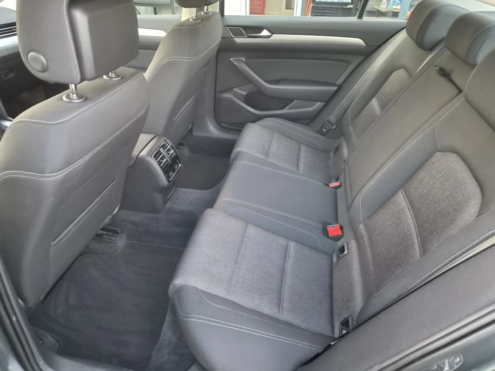 VW Passat 1.5TSI KLIMA EURO6, снимка 9 - Автомобили и джипове - 56230209