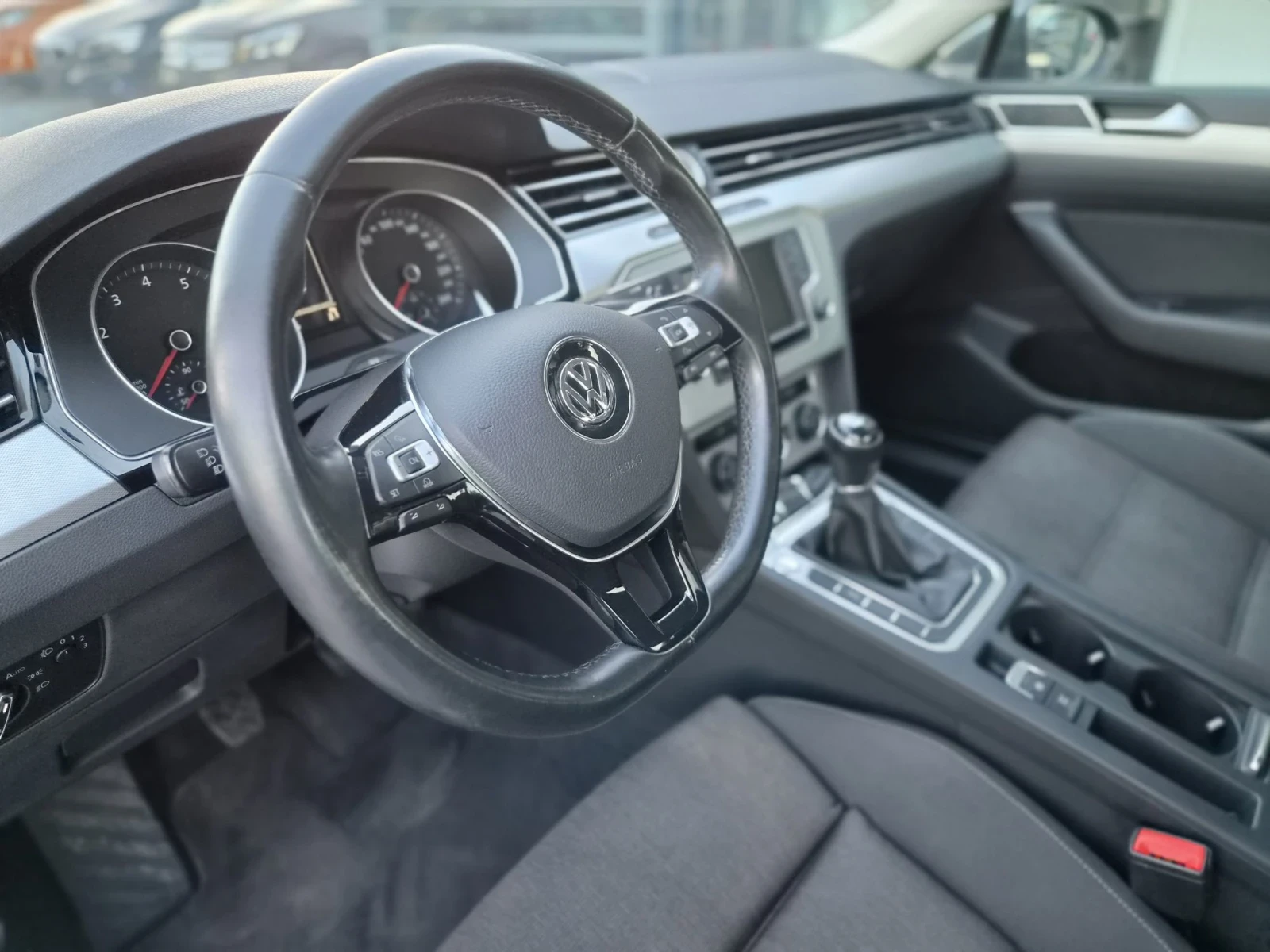 VW Passat 1.5TSI KLIMA EURO6, снимка 12 - Автомобили и джипове - 56230209