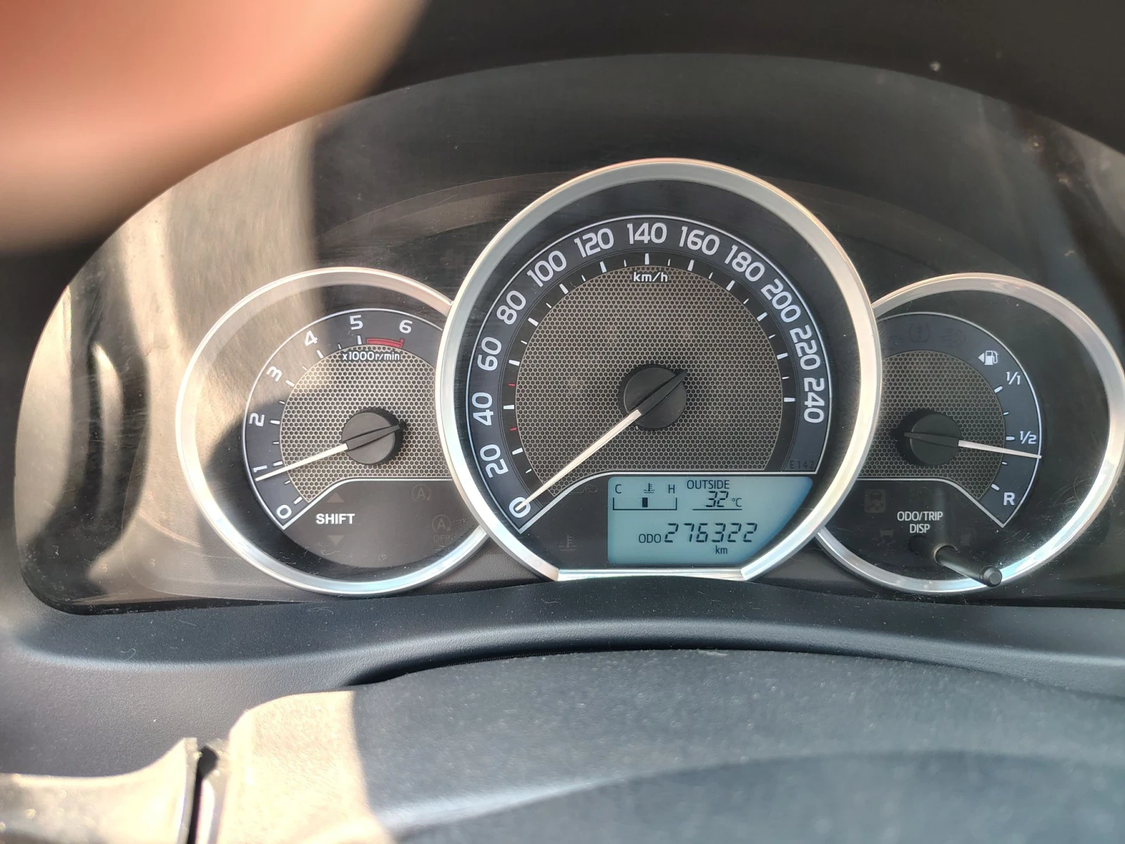 Toyota Auris 1.4 D4D 90к.с., снимка 3 - Автомобили и джипове - 56313747