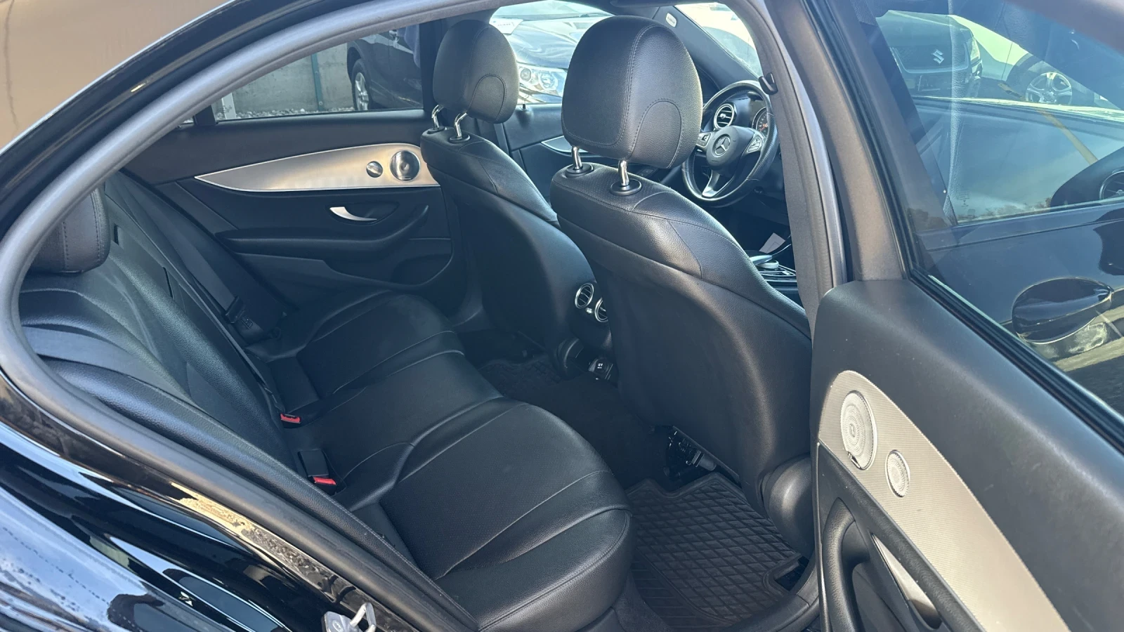 Mercedes-Benz E 220 2.2 CDI AMG , снимка 9 - Автомобили и джипове - 56432465