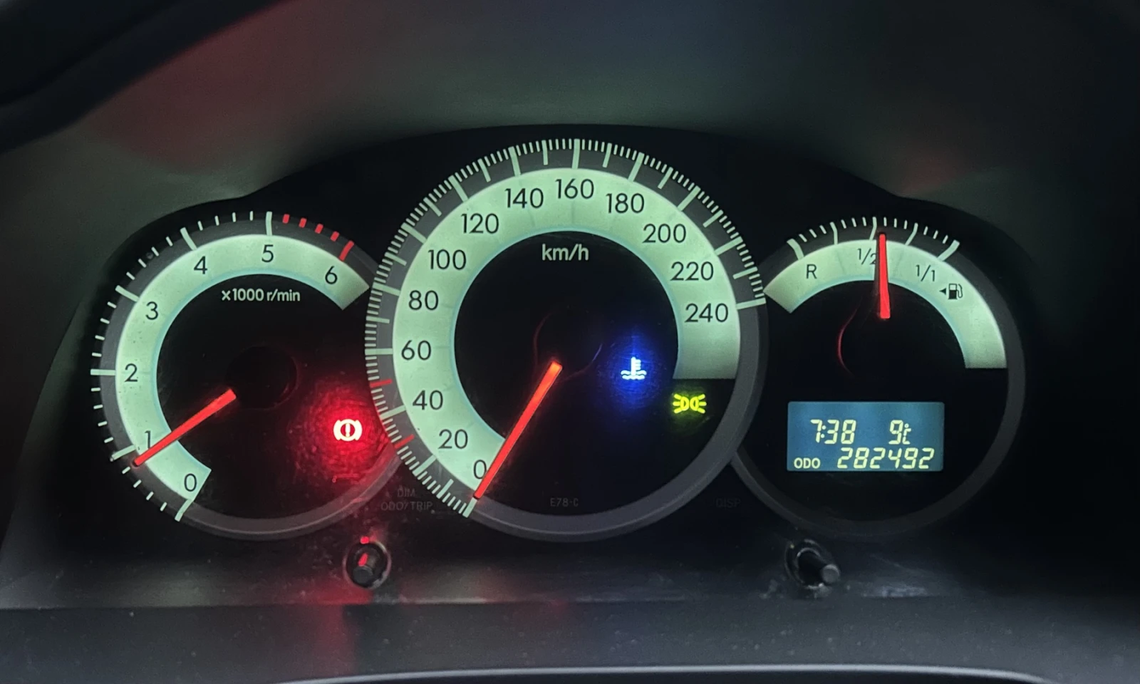 Toyota Corolla verso, снимка 13 - Автомобили и джипове - 56483580
