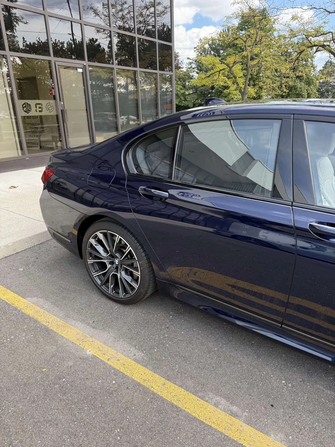 BMW 750 * xDrive * ��������� ���� �� �� * CARFAX * 17k km! | Mobile.bg � ����������� 4