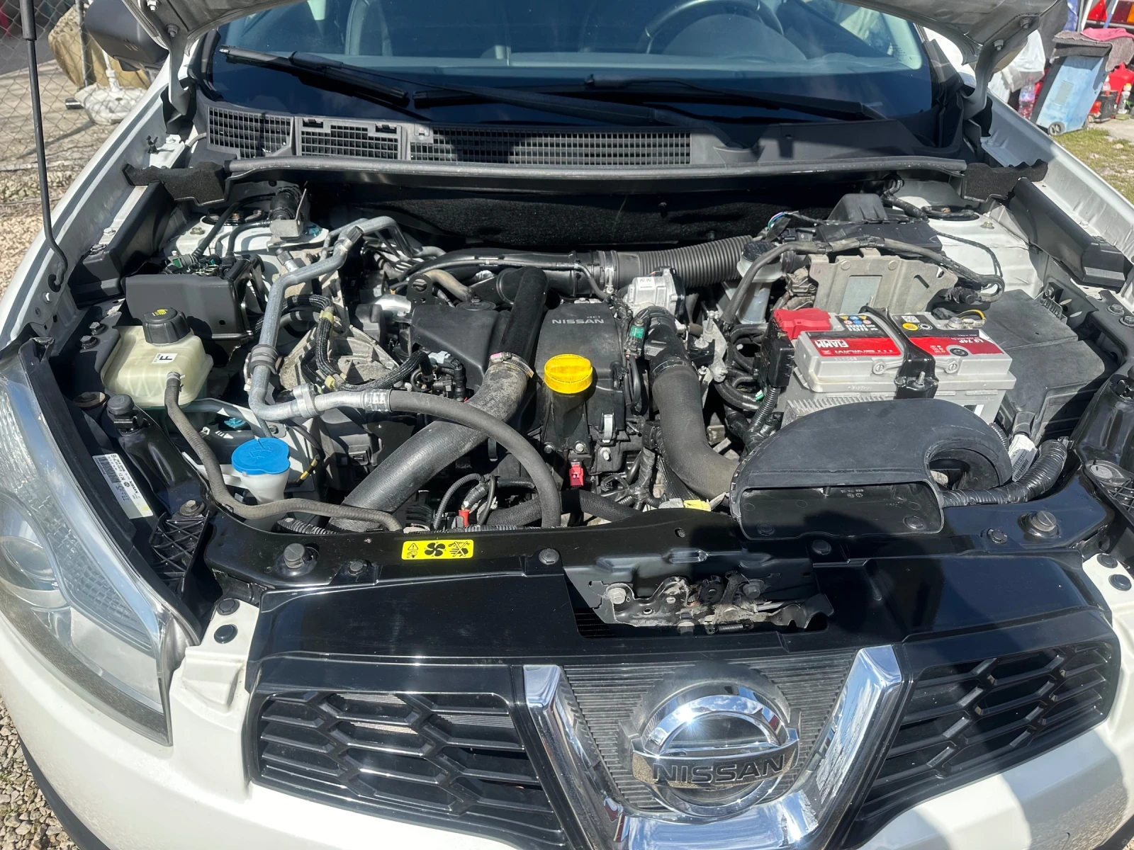 Nissan Qashqai 1.5 DCI NAVI, снимка 16 - Автомобили и джипове - 53811727