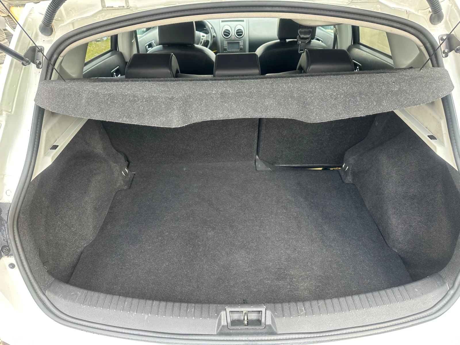 Nissan Qashqai 1.5 DCI NAVI, снимка 13 - Автомобили и джипове - 53811727