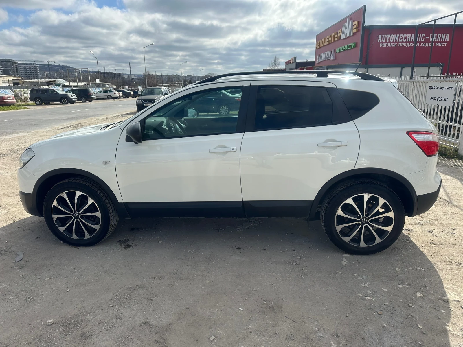 Nissan Qashqai 1.5 DCI NAVI, снимка 3 - Автомобили и джипове - 53811727