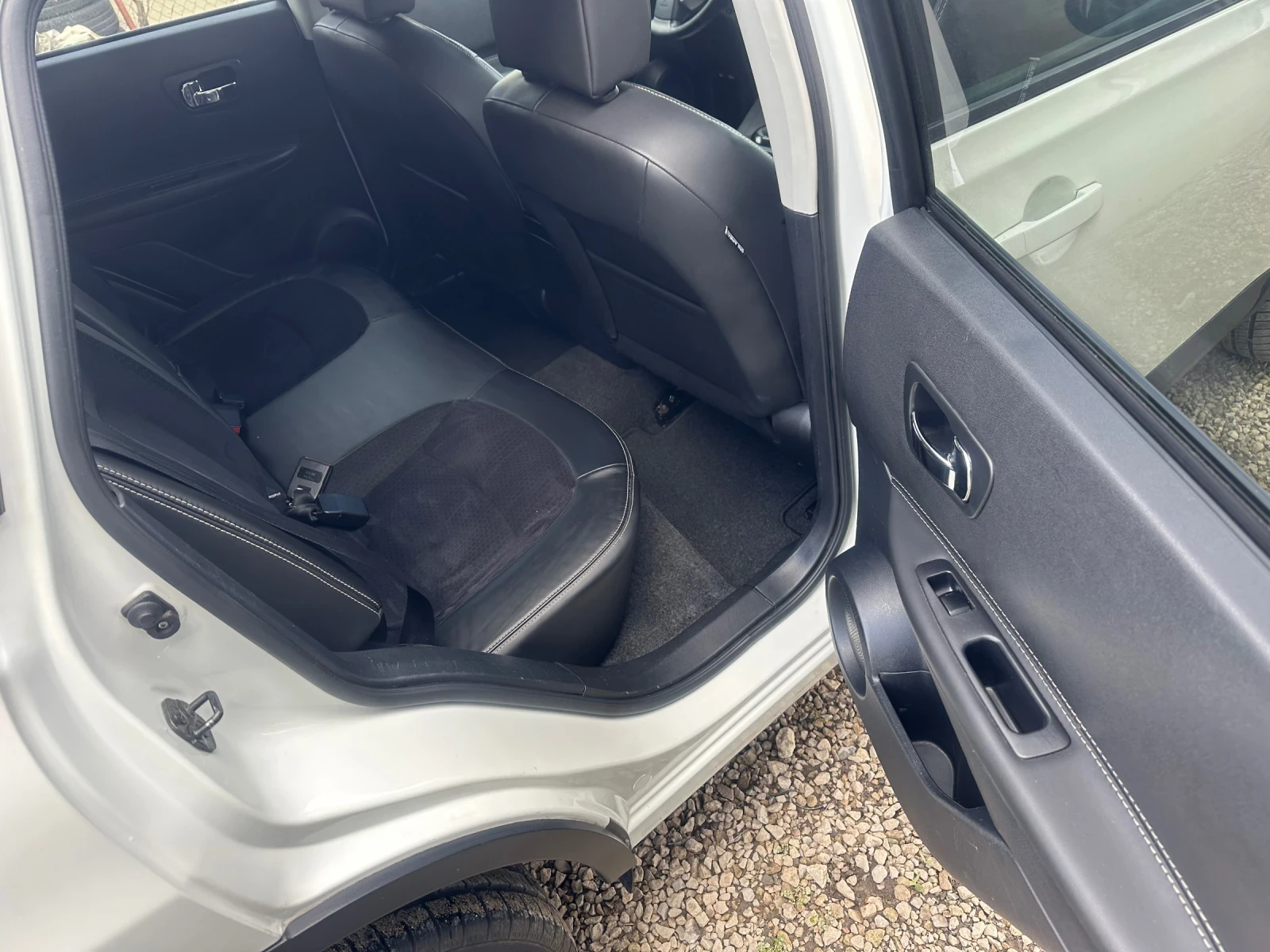 Nissan Qashqai 1.5 DCI NAVI, снимка 12 - Автомобили и джипове - 53811727