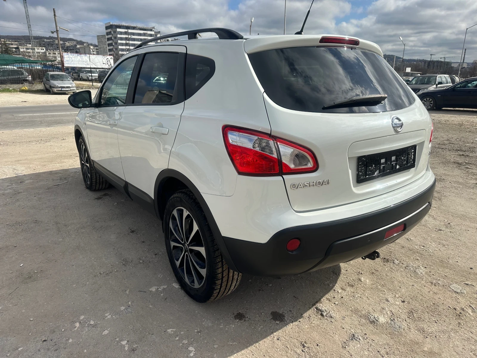 Nissan Qashqai 1.5 DCI NAVI, снимка 4 - Автомобили и джипове - 53811727