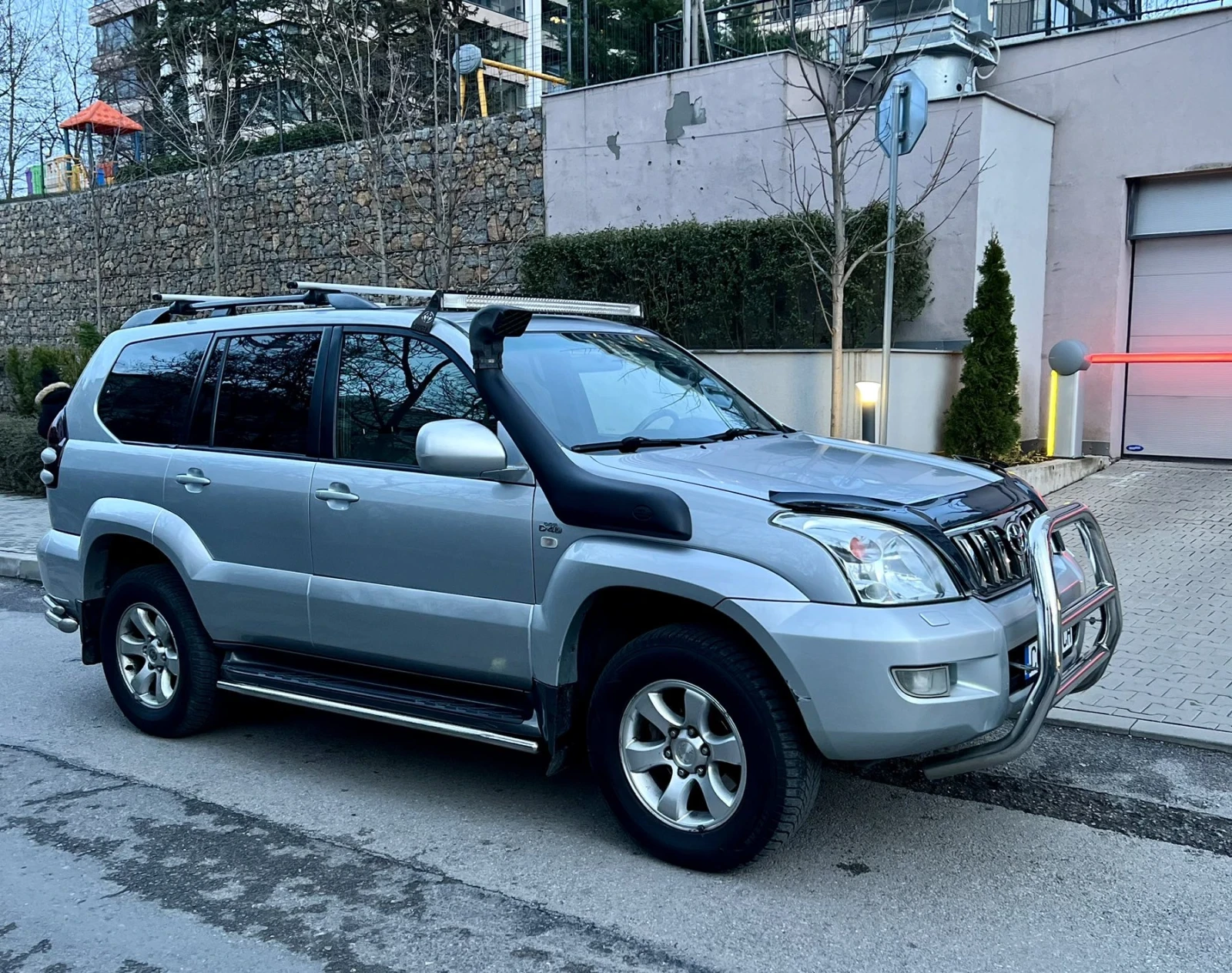 Toyota Land cruiser 3.0 D, снимка 3 - Автомобили и джипове - 53990845