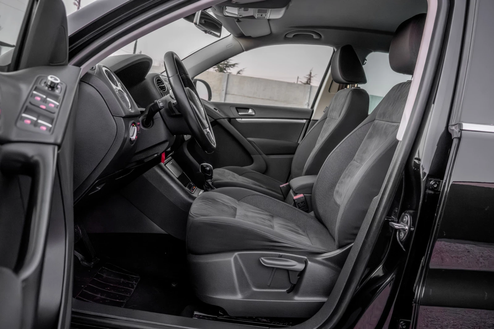 VW Tiguan FACE AVTOMAT 4X4, снимка 11 - Автомобили и джипове - 54020583