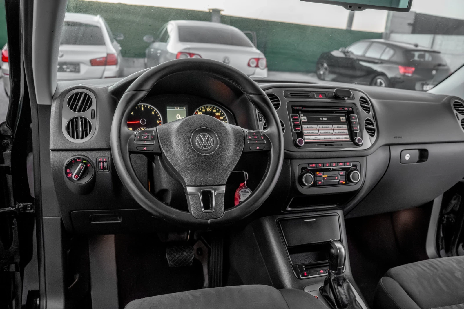 VW Tiguan FACE AVTOMAT 4X4, снимка 9 - Автомобили и джипове - 54020583