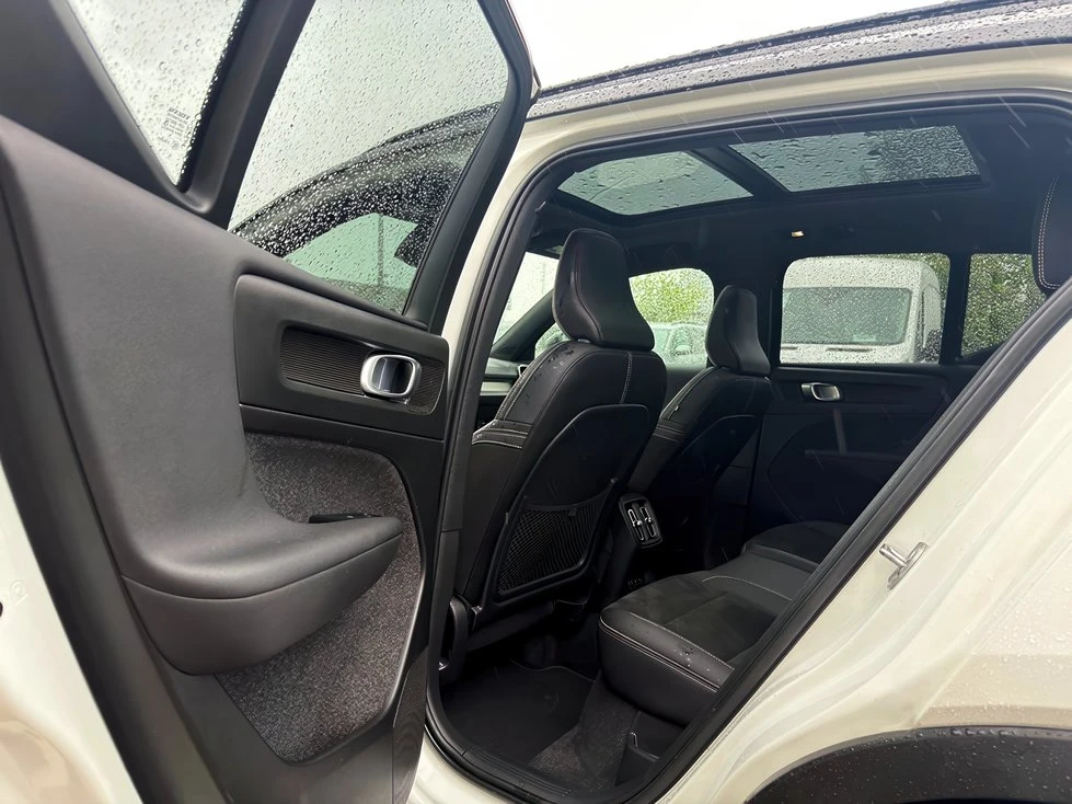 Volvo XC40 Recharge Pure Electric(78KWH)| ЛИЗИНГ, снимка 14 - Автомобили и джипове - 54681357