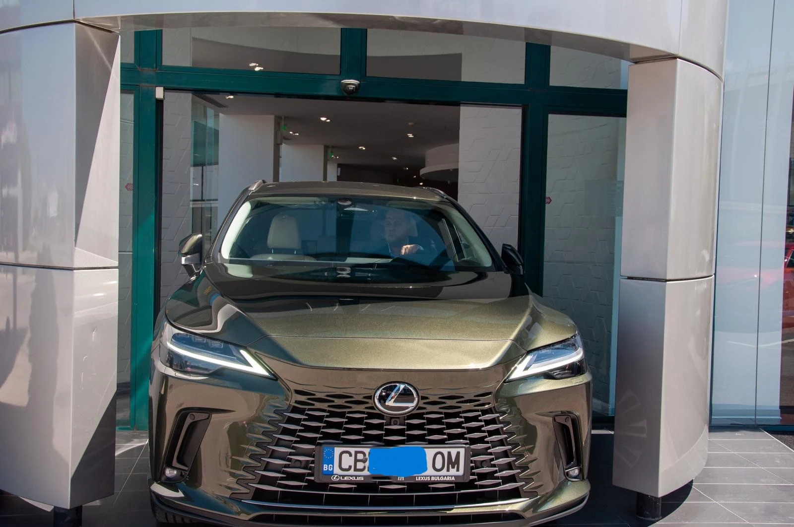 Lexus RX 350h, снимка 2 - Автомобили и джипове - 55694129