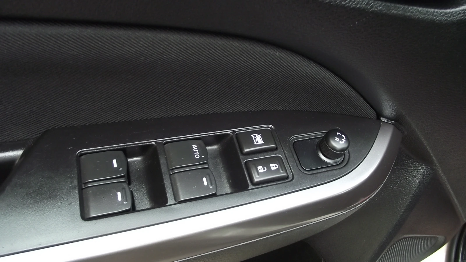 Suzuki Vitara 1.4.i.129.к.с.39000.км.НОВА, снимка 12 - Автомобили и джипове - 56039279