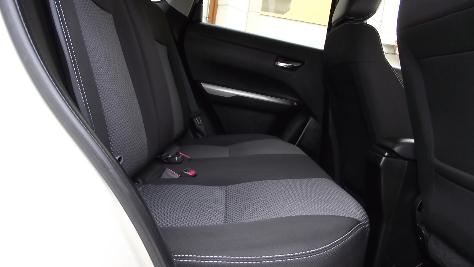 Suzuki Vitara 1.4.i.129.к.с.39000.км.НОВА, снимка 16 - Автомобили и джипове - 56039279