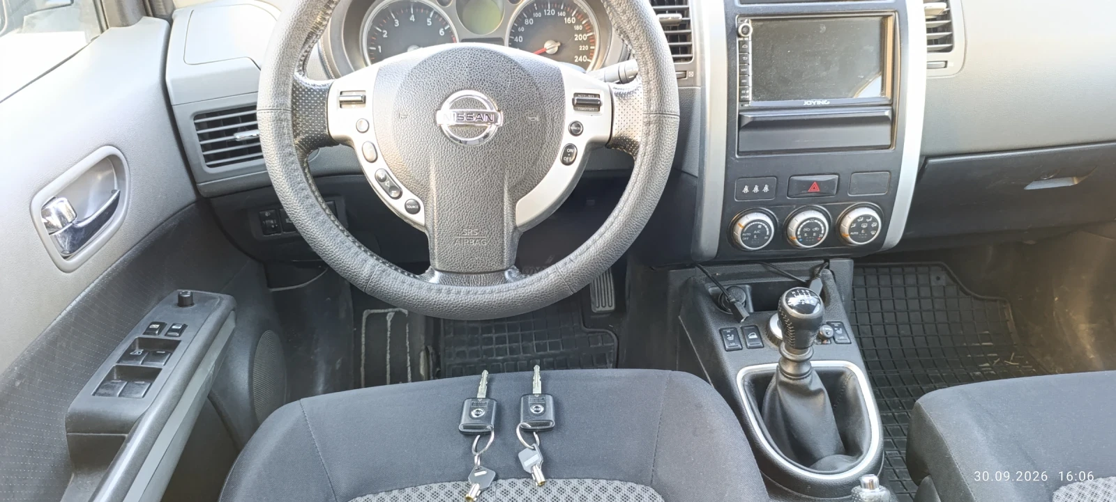 Nissan X-trail T31, снимка 7 - Автомобили и джипове - 56336059