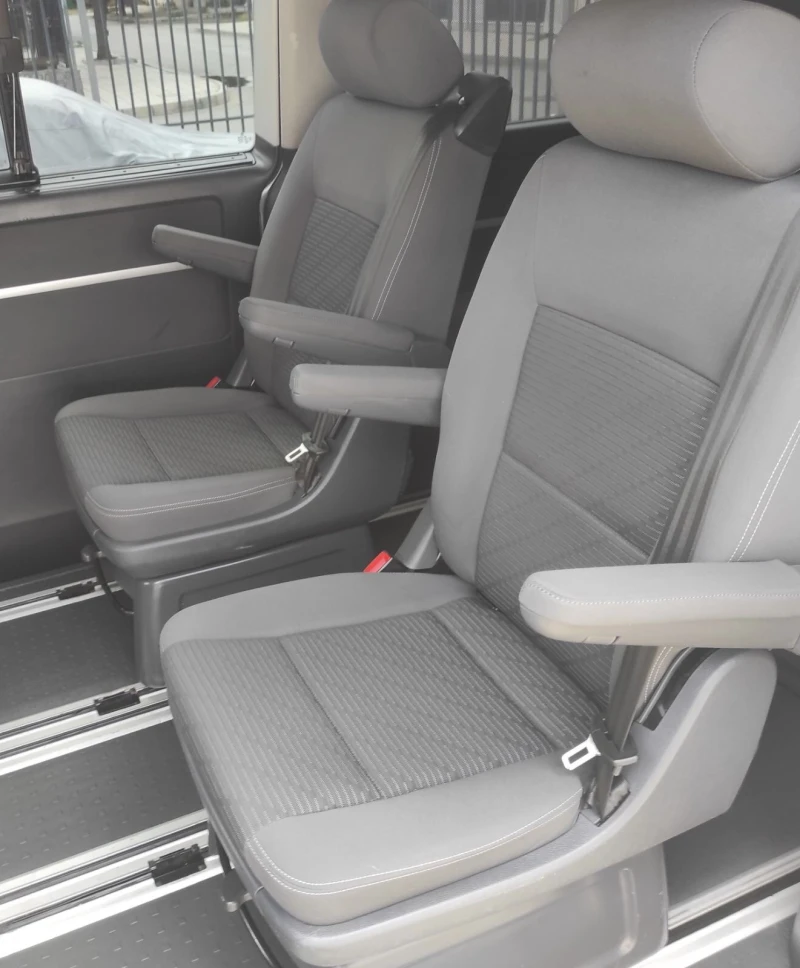 VW Multivan TDI 4X4, снимка 10 - Бусове и автобуси - 52921399