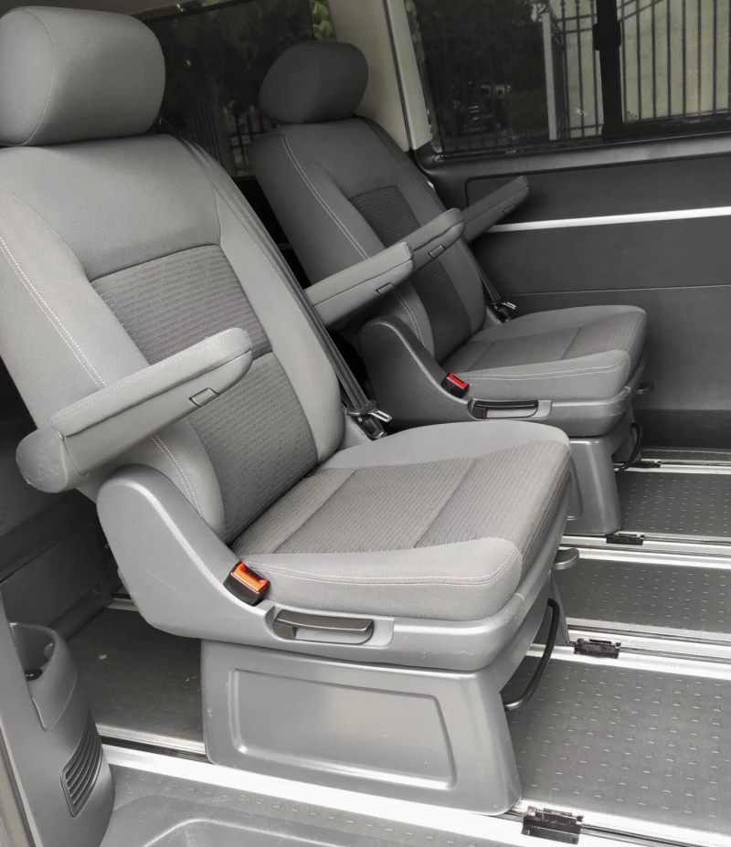 VW Multivan TDI 4X4, снимка 14 - Бусове и автобуси - 52921399