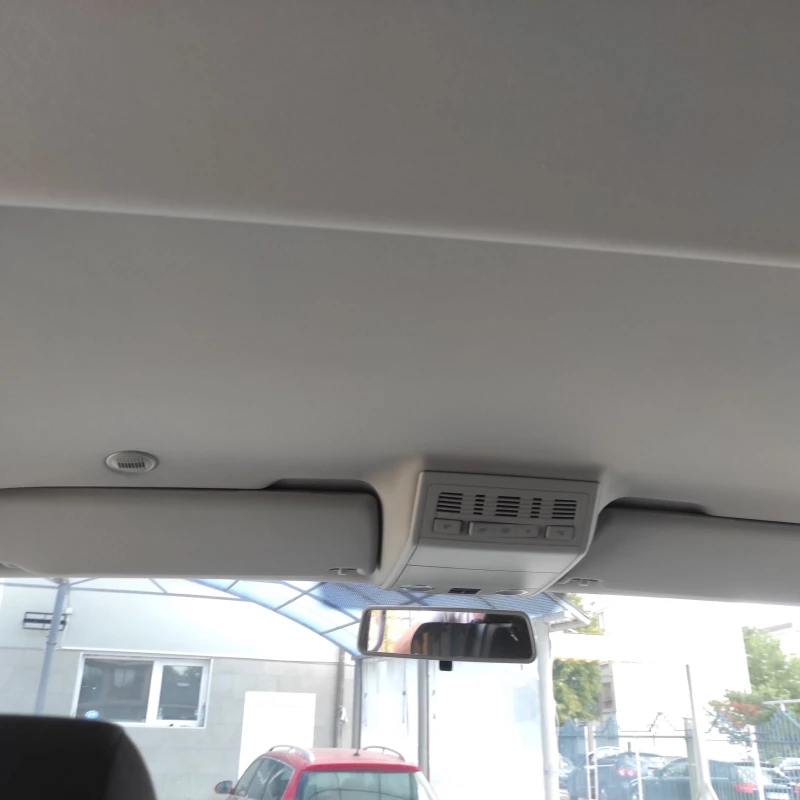 VW Multivan TDI 4X4, снимка 16 - Бусове и автобуси - 52921399