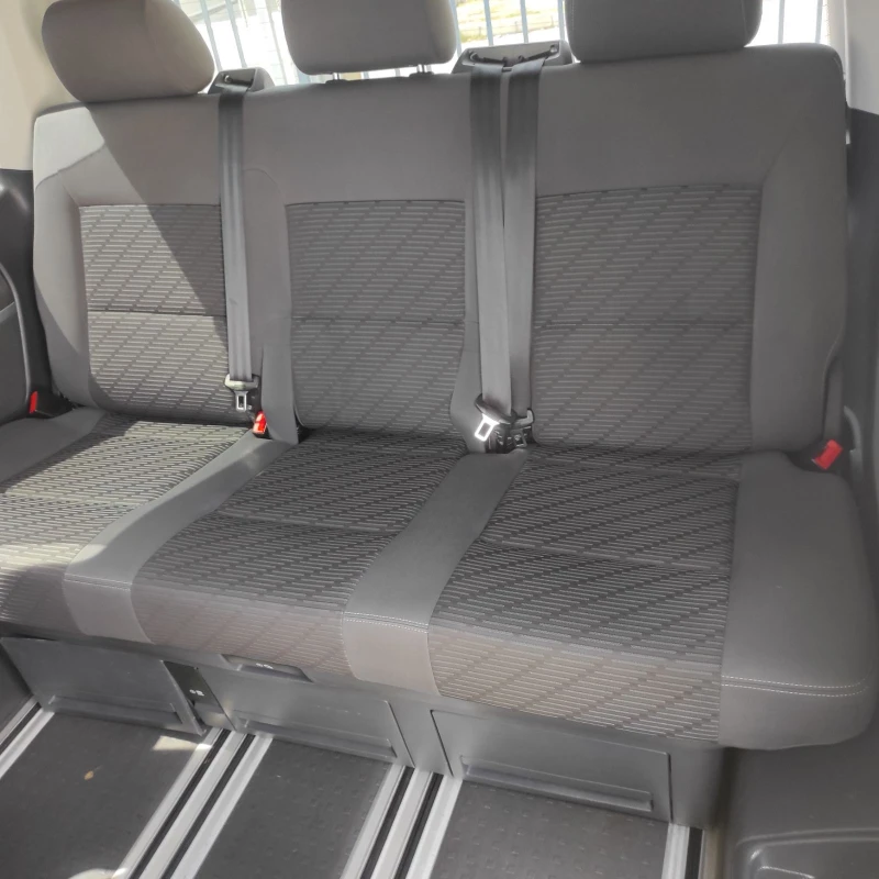 VW Multivan TDI 4X4, снимка 11 - Бусове и автобуси - 52921399