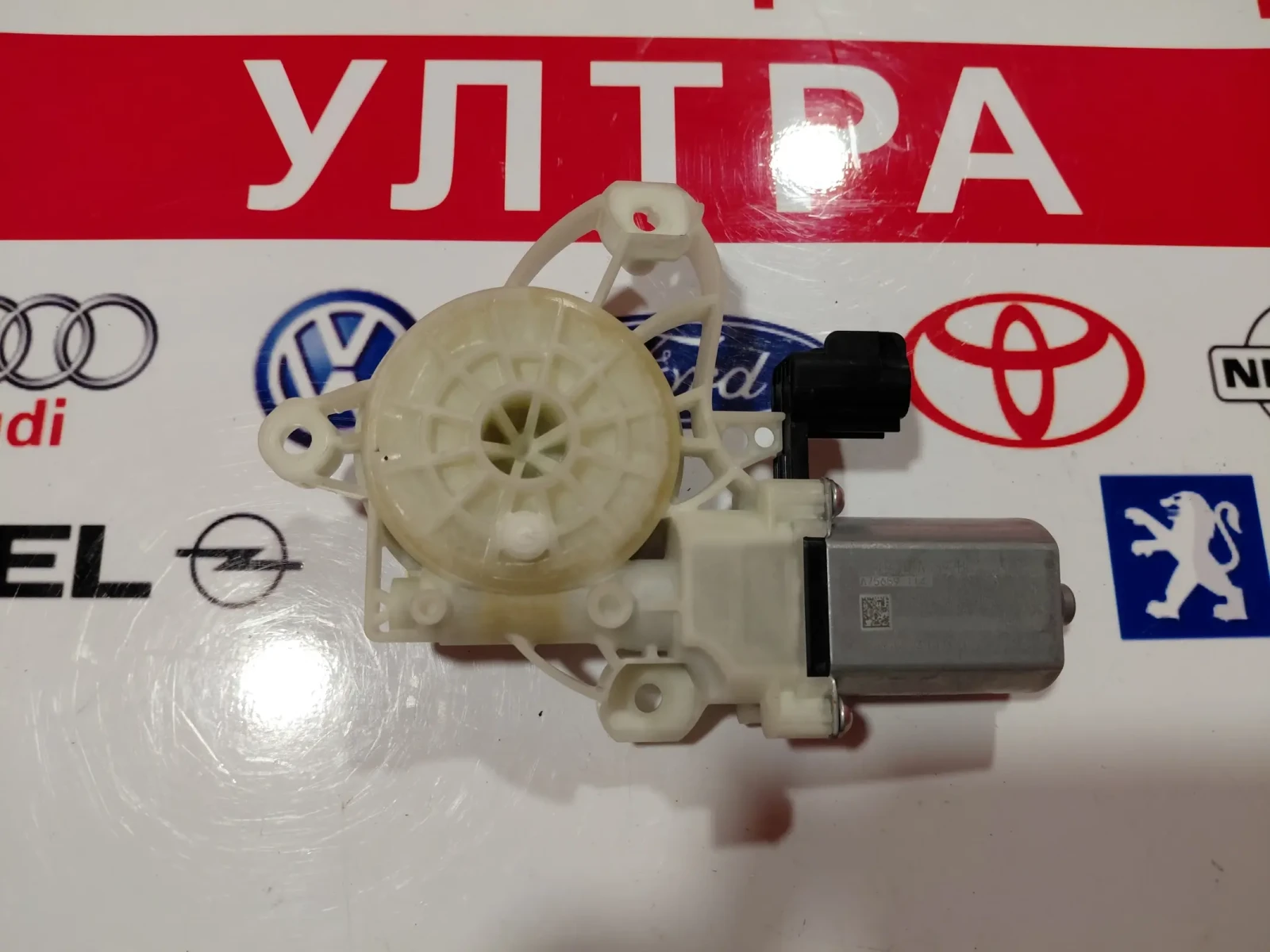 L1TB-14A389-BC Моторче ел.стъкло предно дясно FORD FIESTA VII  L1TB14A389BC