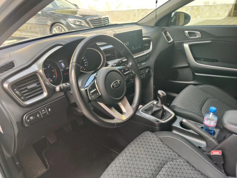 Kia Ceed 1.6 crdi , снимка 8 - Автомобили и джипове - 47313006