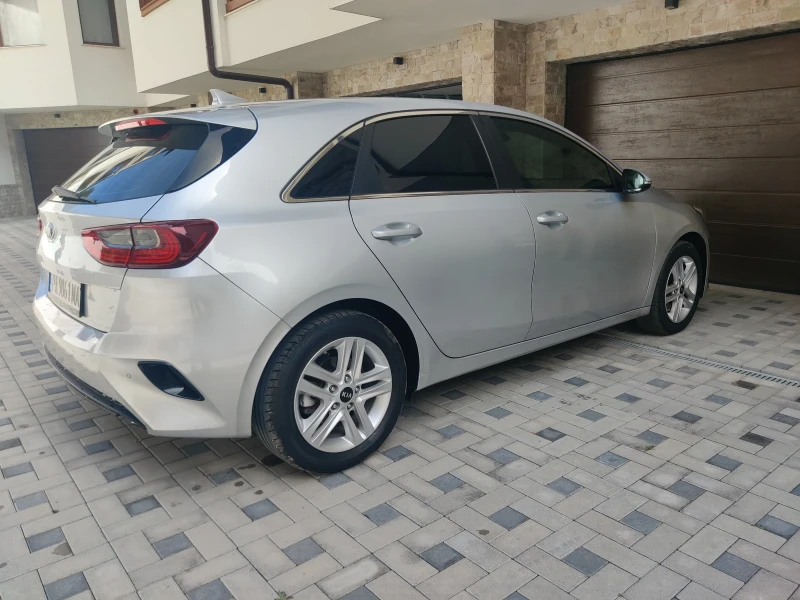 Kia Ceed 1.6 crdi , снимка 4 - Автомобили и джипове - 47313006