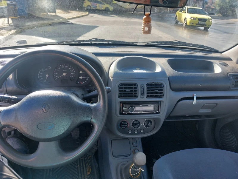 Renault Clio, снимка 4 - Автомобили и джипове - 47692110