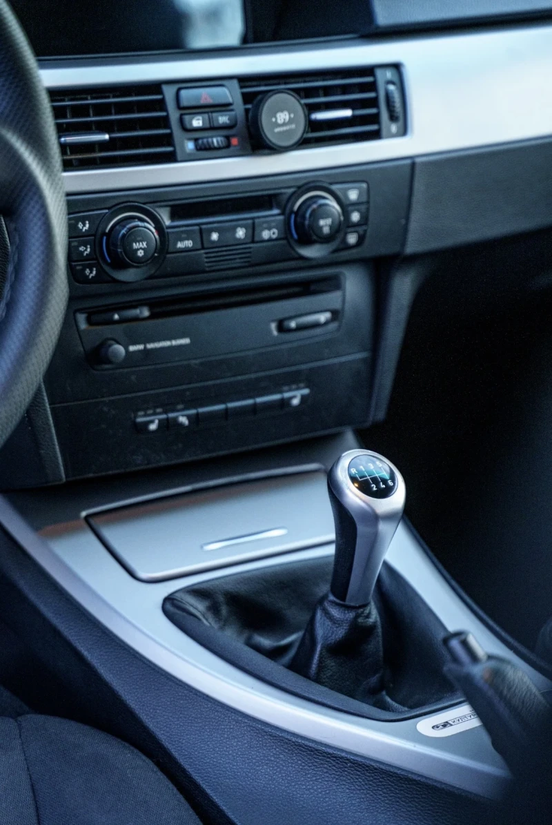 BMW 320 i, снимка 12 - Автомобили и джипове - 50306410