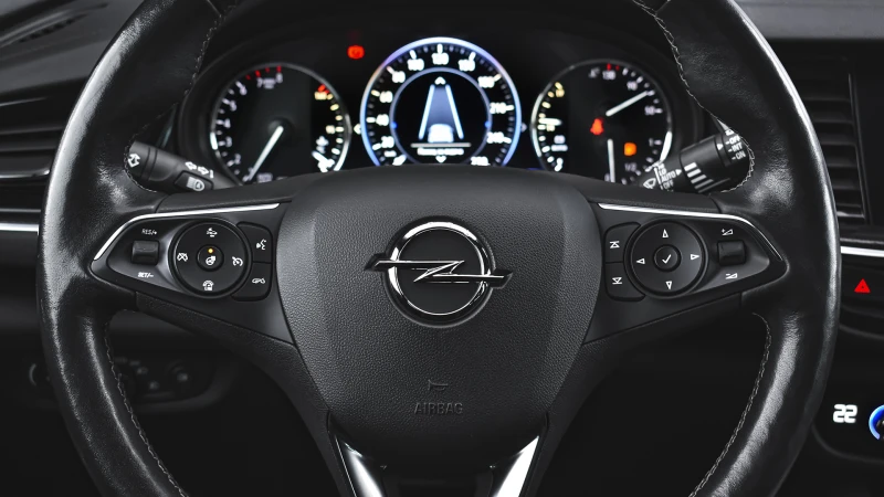 Opel Insignia Sports Tourer 2.0 Turbo Elegance Automatic, снимка 13 - Автомобили и джипове - 52164074