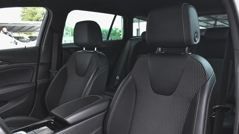 Opel Insignia Sports Tourer 2.0 Turbo Elegance Automatic, снимка 10 - Автомобили и джипове - 52164074