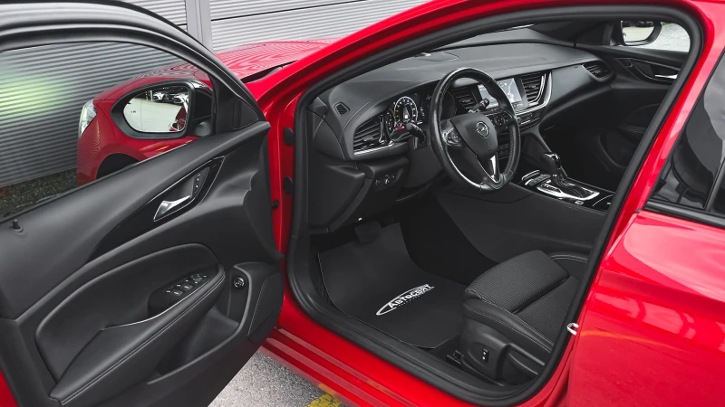 Opel Insignia Sports Tourer 2.0 Turbo Elegance Automatic, снимка 8 - Автомобили и джипове - 52164074