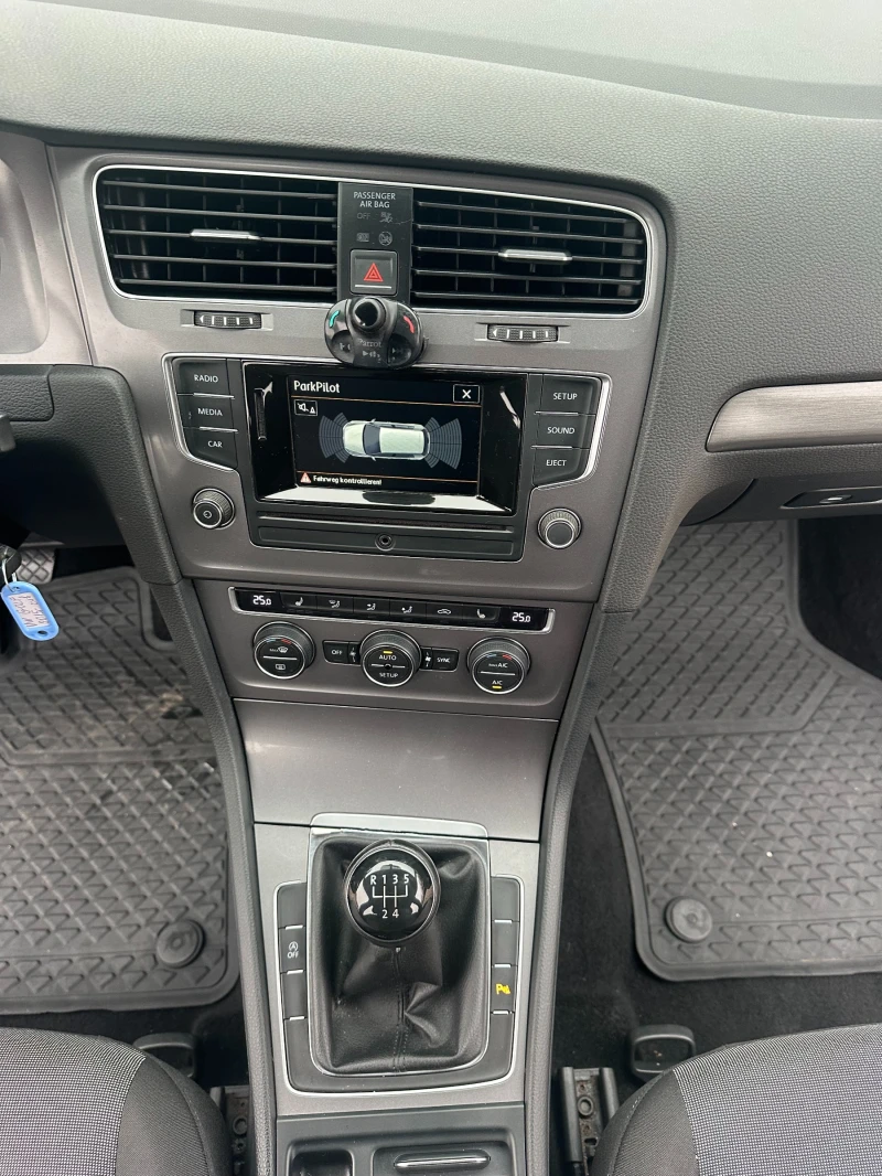 VW Golf 1.6TDI 105kc EVRO5, снимка 12 - Автомобили и джипове - 52663778