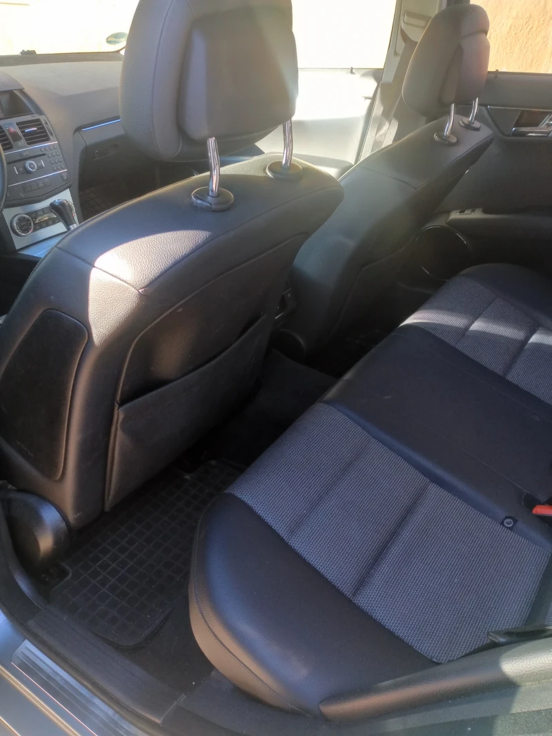 Mercedes-Benz C 320 C320 4Matic , снимка 11 - Автомобили и джипове - 53026127