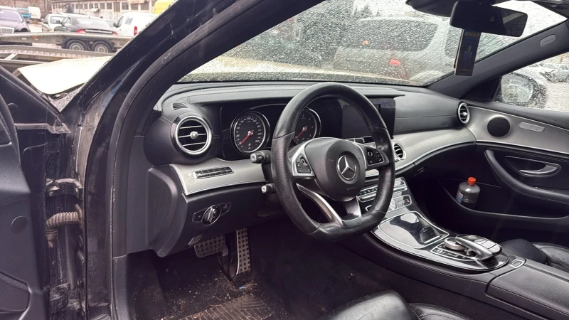 Mercedes-Benz E 220 * AMG Пакет* , снимка 12 - Автомобили и джипове - 53328807